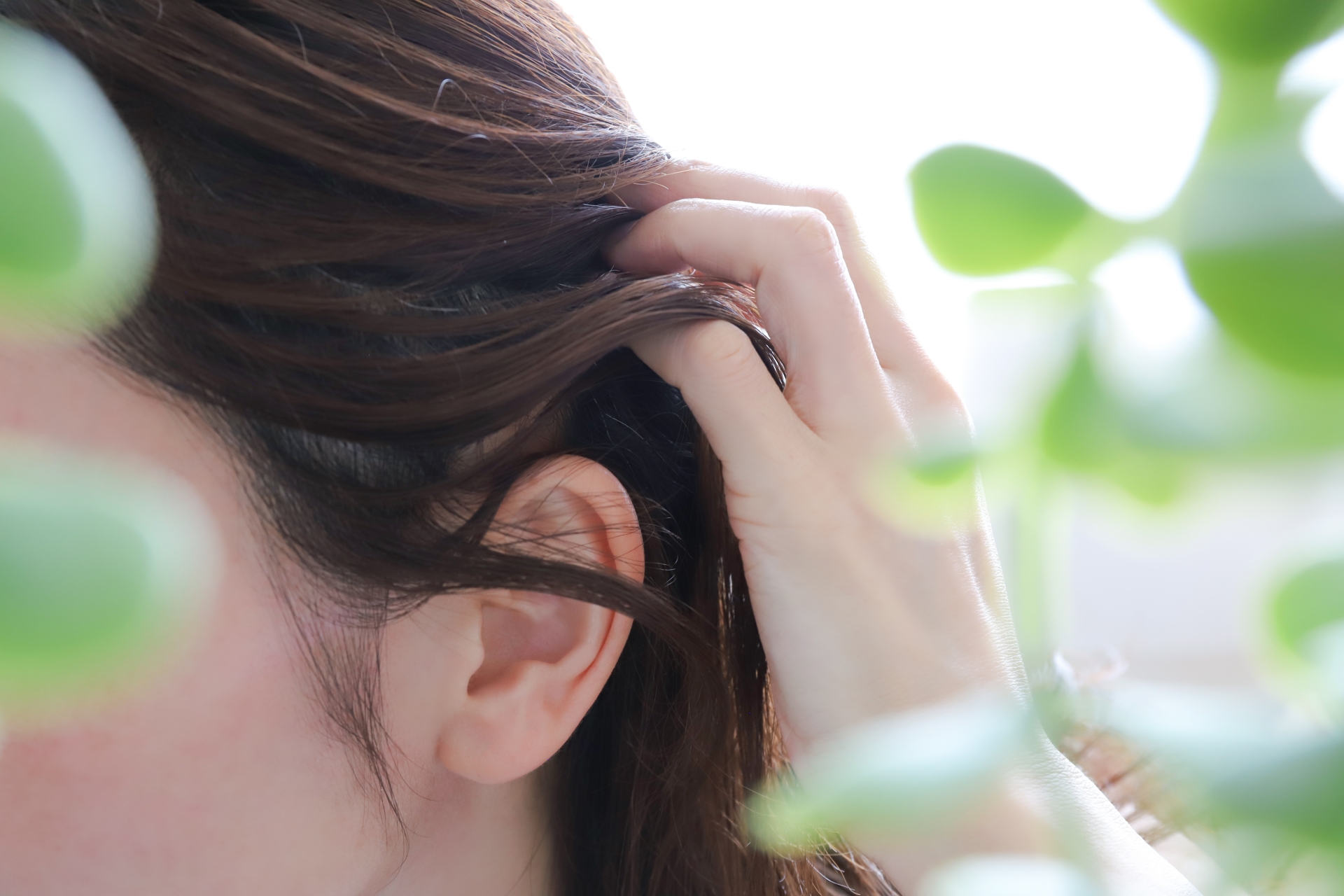 頭皮のかゆみと抜け毛は危険なサイン？考えられる5つの原因と対処法